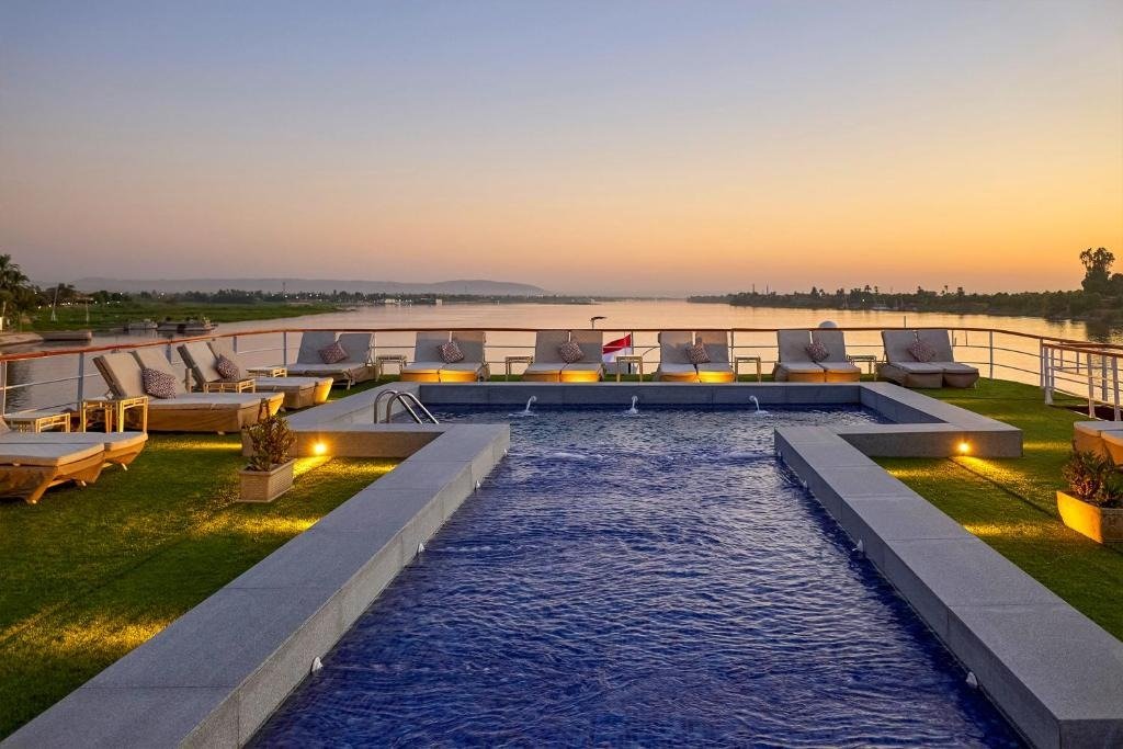 Movencick Royal Liliy Cruise